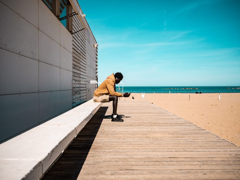 Street photo in Pescara, Italy by Javier Aleuanlli