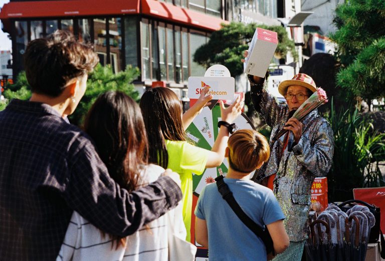 Street photo in Uijeongbu, South Korea by Nooy.