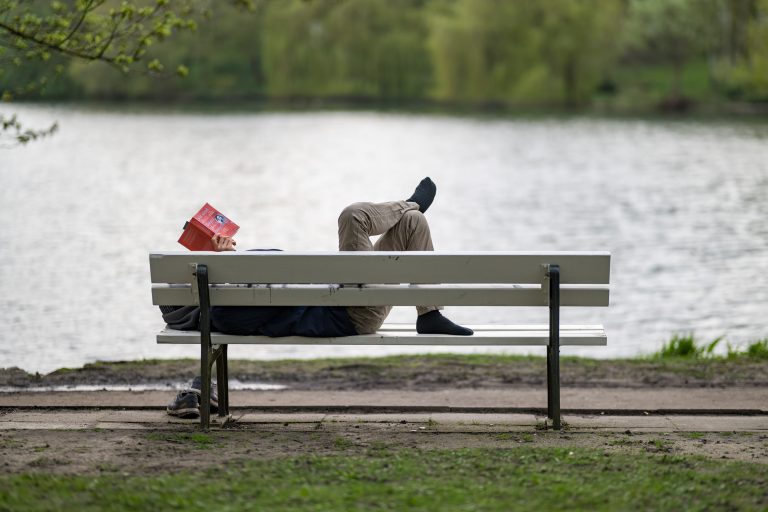 Street photo in Schreventeich, Germany by Thore Siebrands