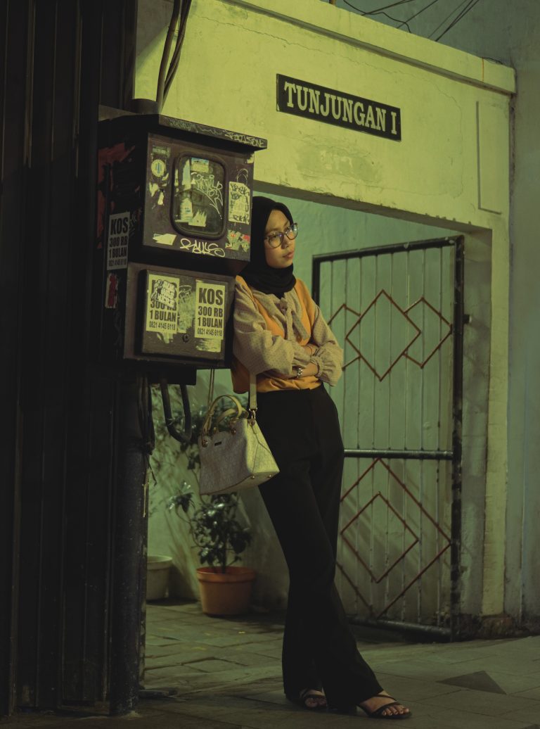Street photo in Surabaya, Indonesia by Muhammad Faisal Fathan