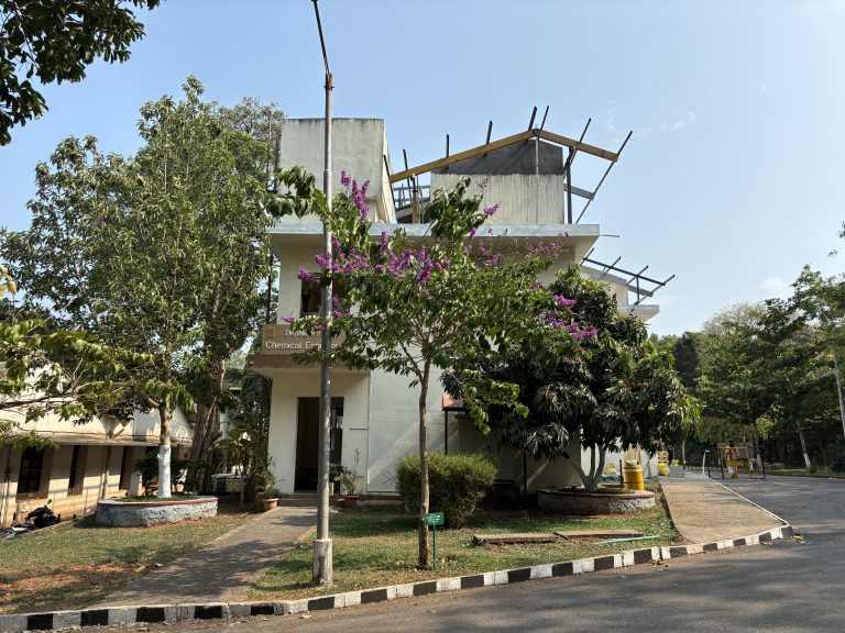 Street photo in Manipal, India by Aabhaas Kalia