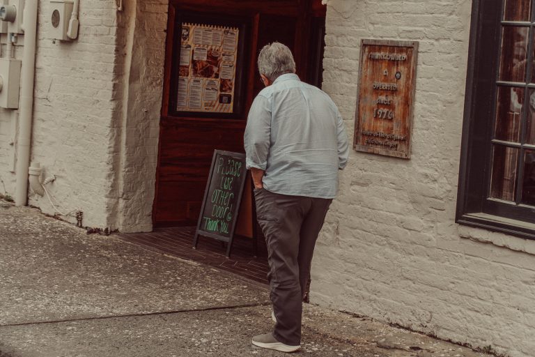 Street photo in Savannah, United States by Mike Lenarczyk