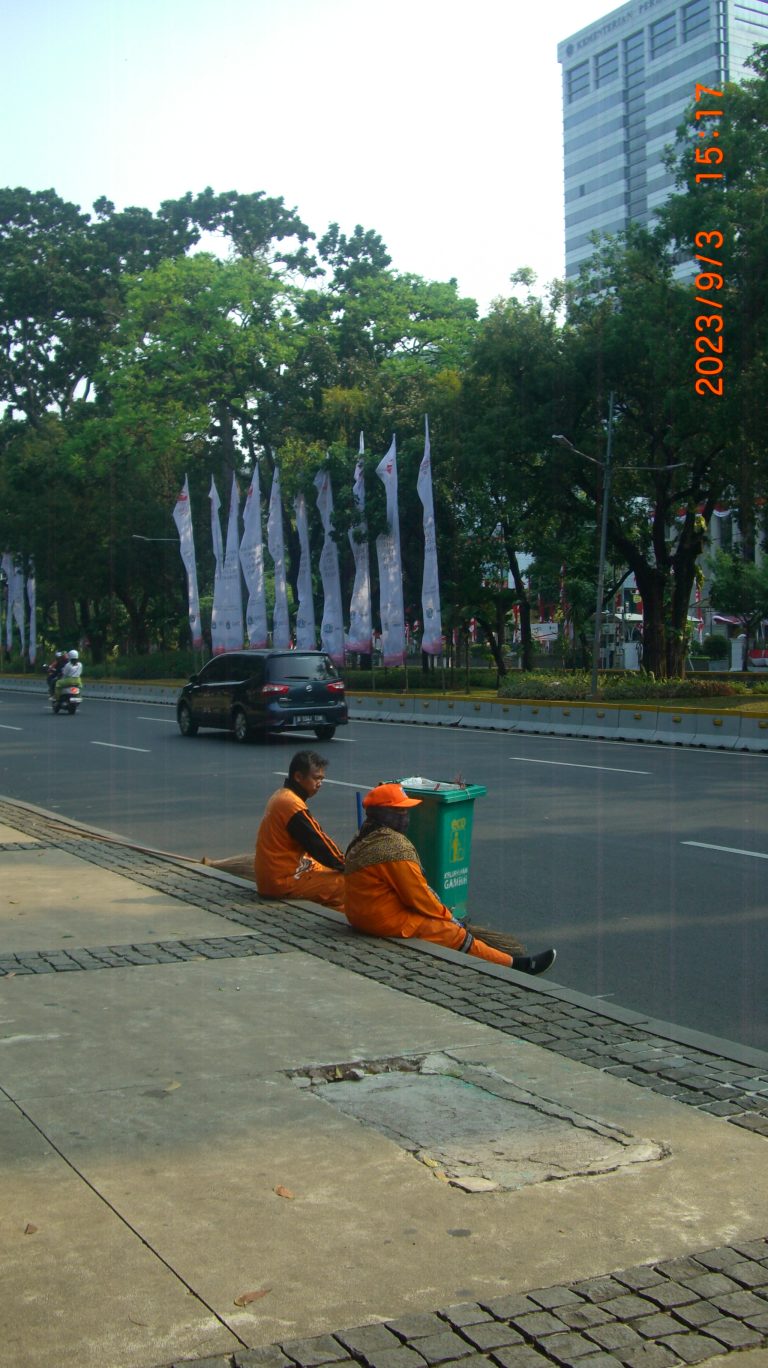 Street photo in Jl. Medan Merdeka Barat, Indonesia by April Putra