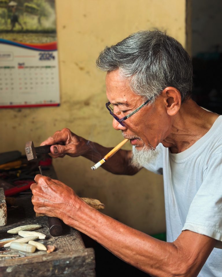 Street photo in Jl. Kebon Jahe, Indonesia by Kazeno Ryu