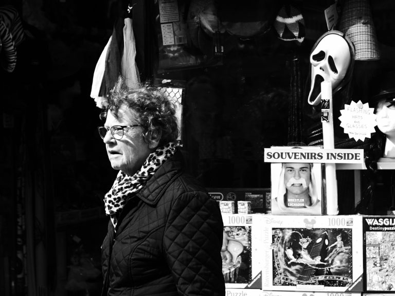 Street photo in Blackpool, United Kingdom by Chris Bennett