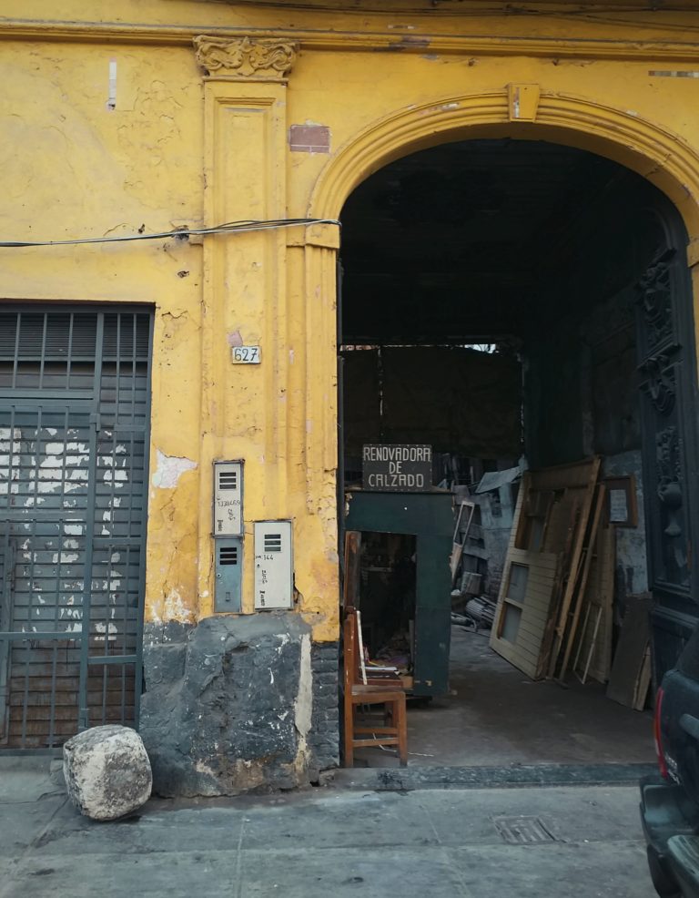 Street photo in Rimac, Peru by Allan Almeida