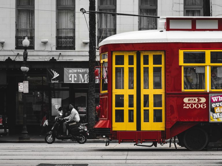 Street photo in New Orleans, United States by Sheeyam Shellvacumar