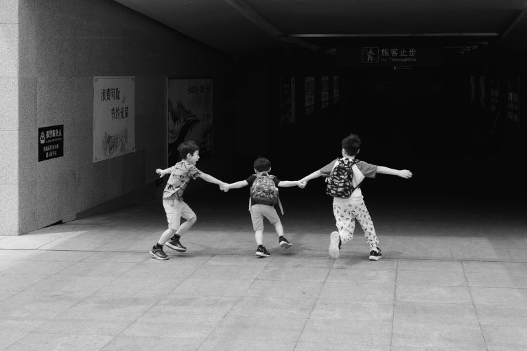 Street photo in Guilin, China by Nate Chung