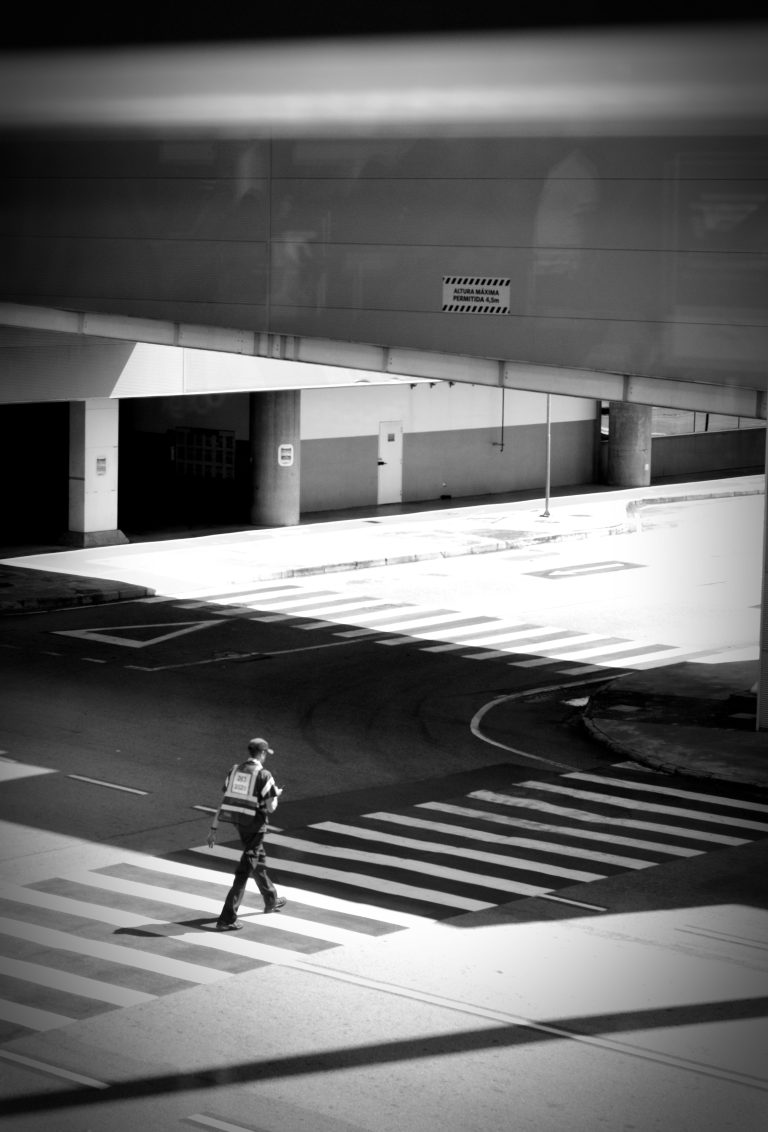 Street photo in Campinas, Brazil by Rodrigo Marcotich