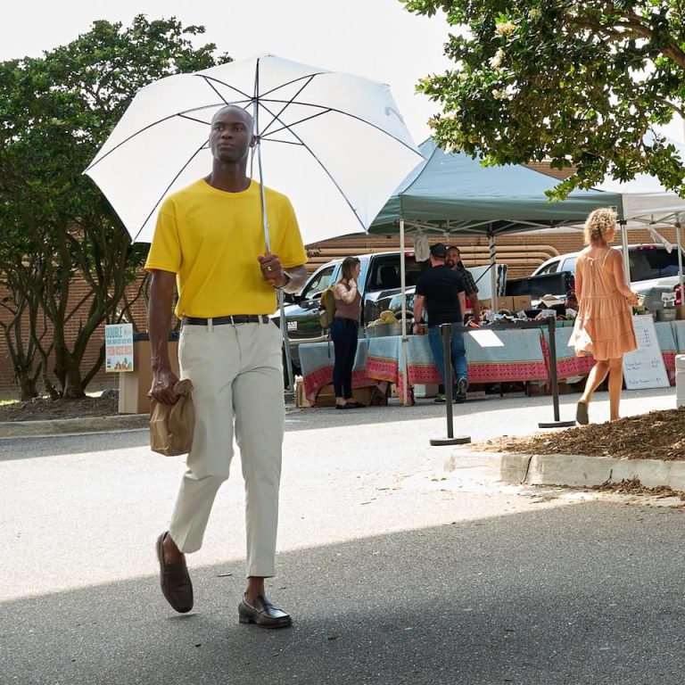 Street photo in Riverside, United States by Joel Howell