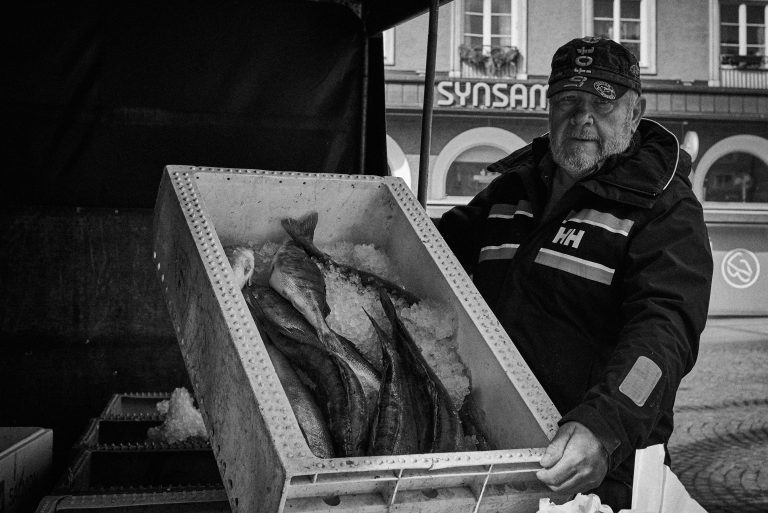 Street photo in Linköping, Sweden by Stefan Maass