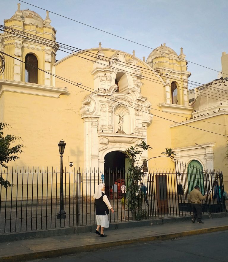 Street photo in Rimac, Peru by Allan Almeida