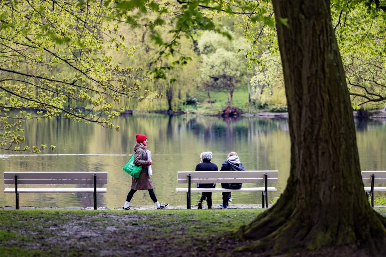 Street photo in Schreventeich, Germany by Thore Siebrands