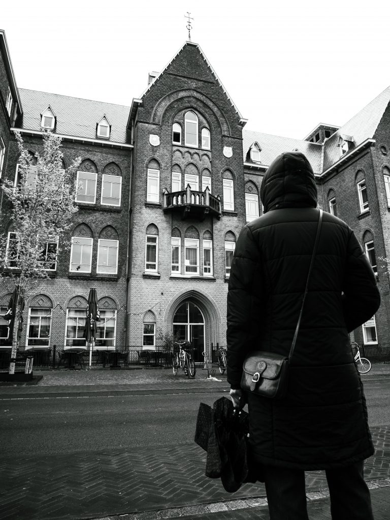 Street photo in Leiden, Netherlands by Javier Aleuanlli
