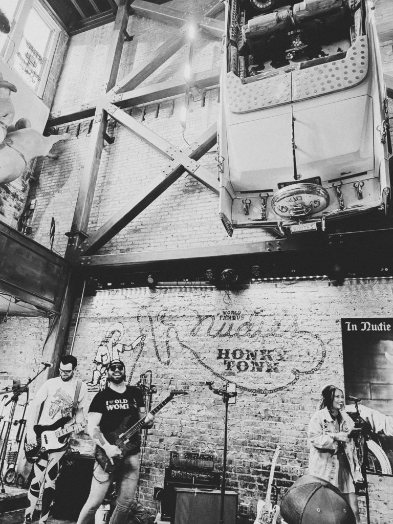 Street photo in Nashville, United States by Kevin Alansky