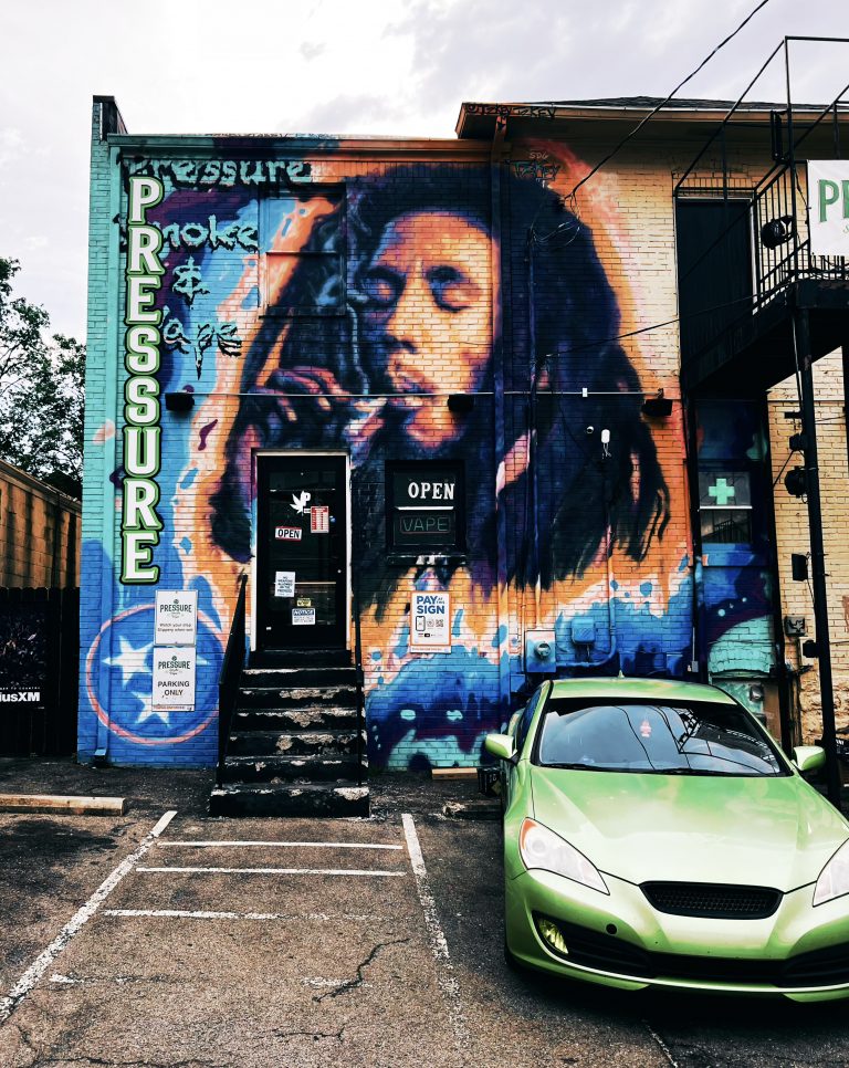 Street photo in Nashville, United States by Kevin Alansky