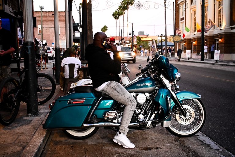 Street photo in Tampa, United States by Darryl Watton