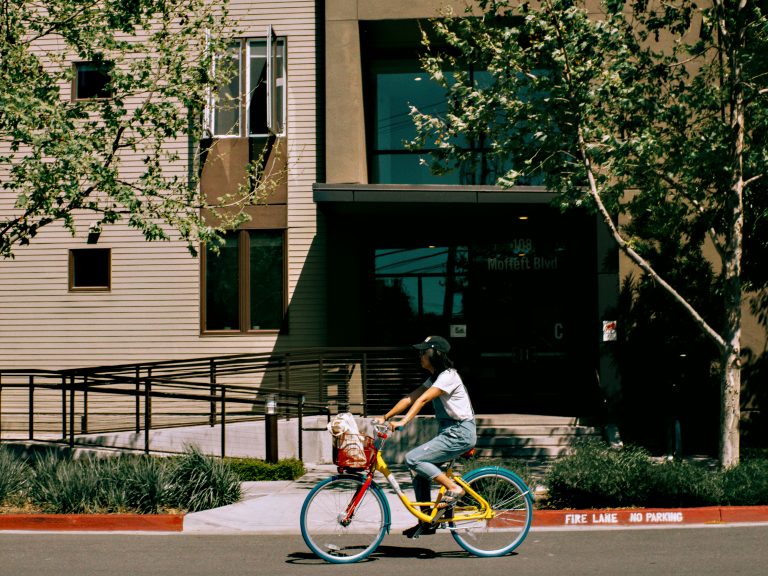 Street photo in Mountain View, United States by Daniel De La Torre