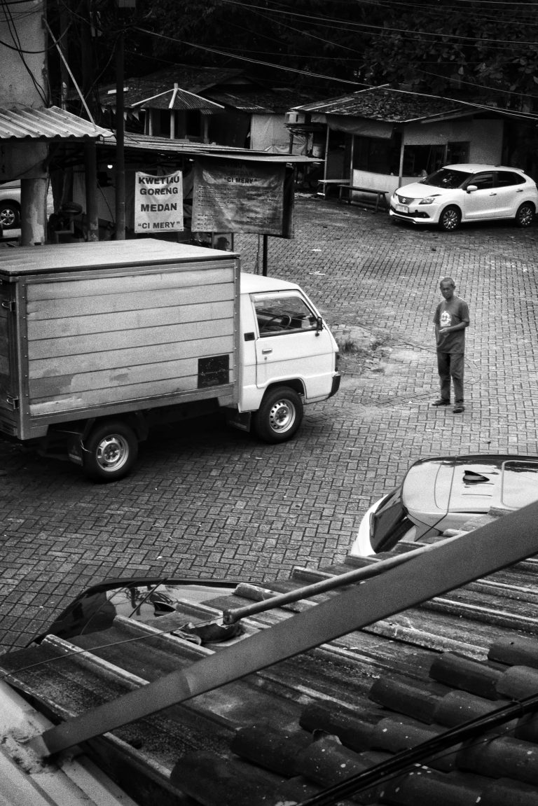 Street photo in Tangerang, Indonesia by Abraham Putra