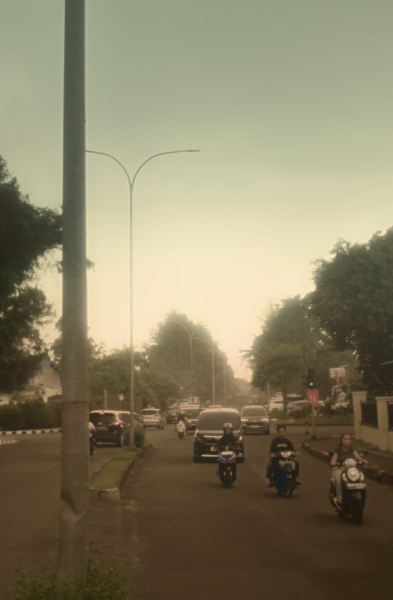 Street photo in Tangerang, Indonesia by Abraham Putra