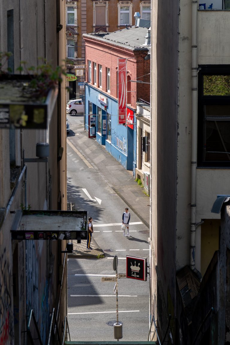 Street photo in Wuppertal, Germany by Felix Kircher