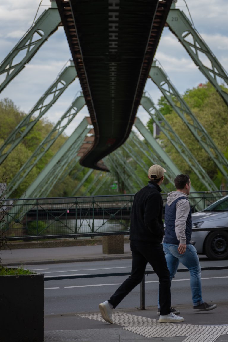 Street photo in Wuppertal, Germany by Felix Kircher