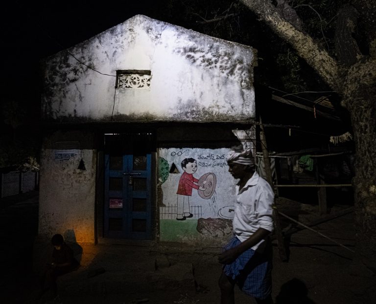 Street photo in Marlawai, India by Tanwir Mir