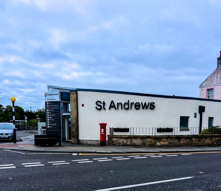 Street photo in St Andrews, United Kingdom by Horacio Marsal