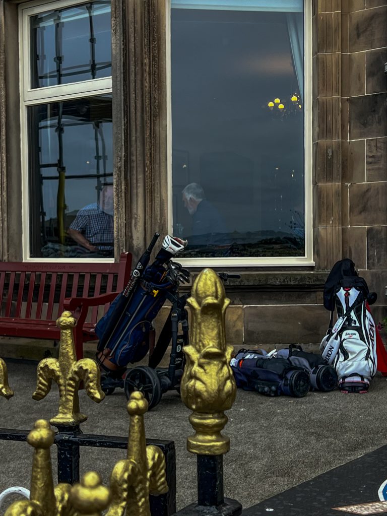 Street photo in St Andrews, United Kingdom by Horacio Marsal