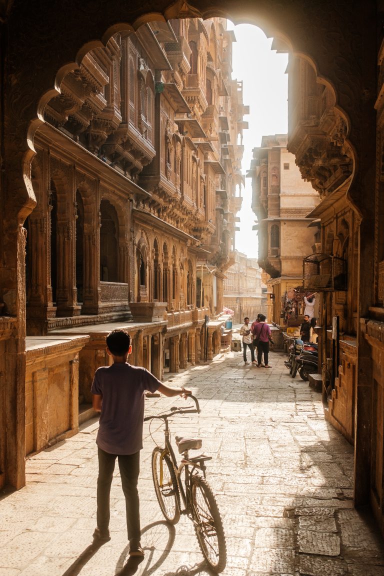 Street photo in Jaisalmer, India by Robins Fujis