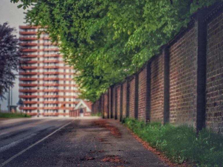 Street photo in Halmstad, Sweden by Stefan Maass
