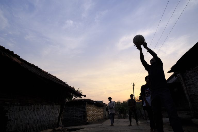 Street photo in Marlawai, India by Tanwir Mir