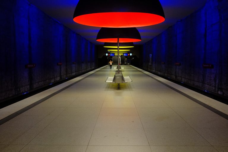 Street photo in Munich, Germany by Marcus Olsson