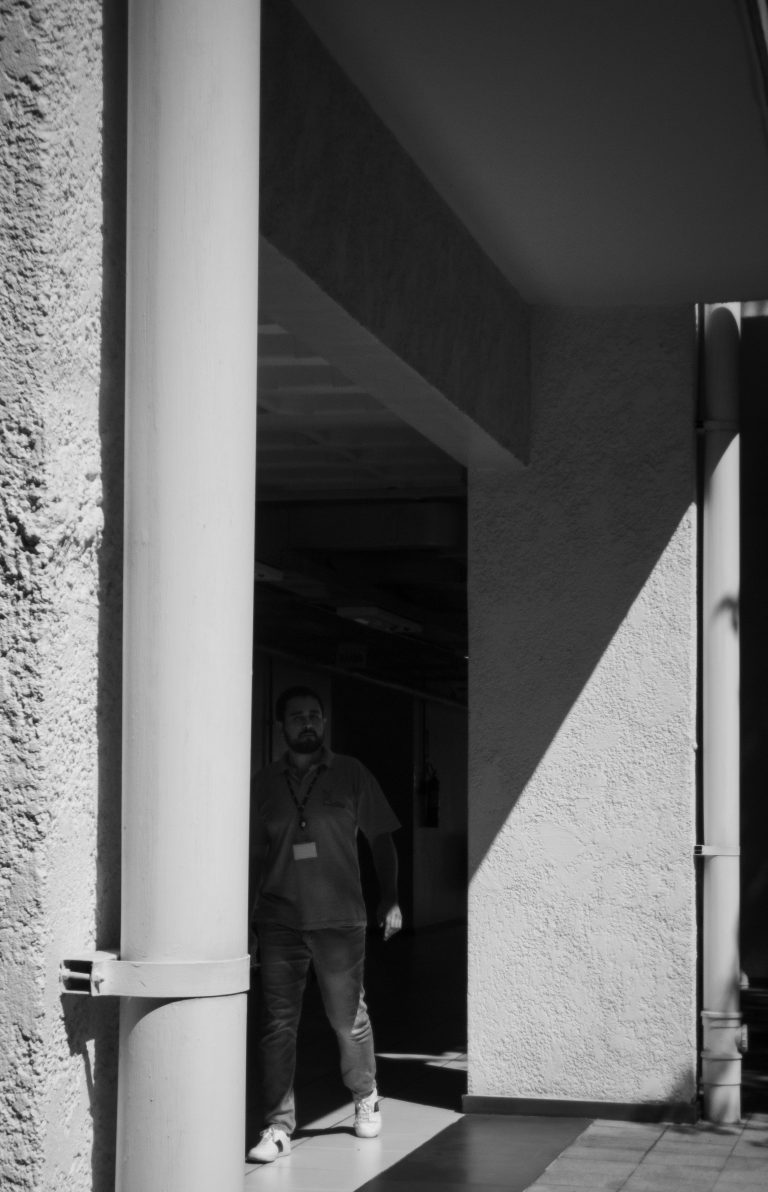 Street photo in Belo Horizonte, Brazil by Fernando Nakayama