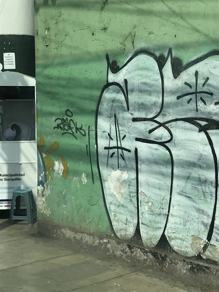 Street photo in Surquillo, Peru by Gonzalo Rivera