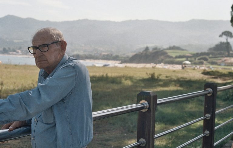 Street photo in Gijón, Spain by Captain Duque