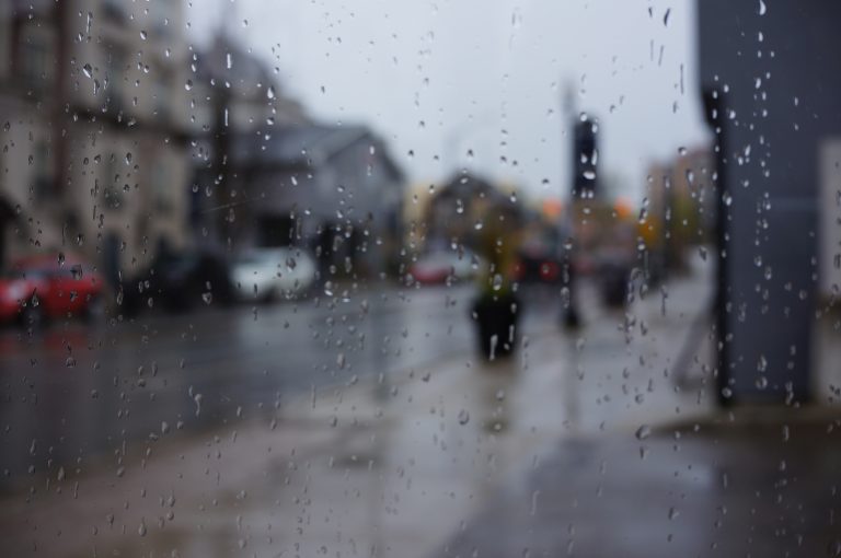Street photo in Oakville, Canada by Orlando Dasilva