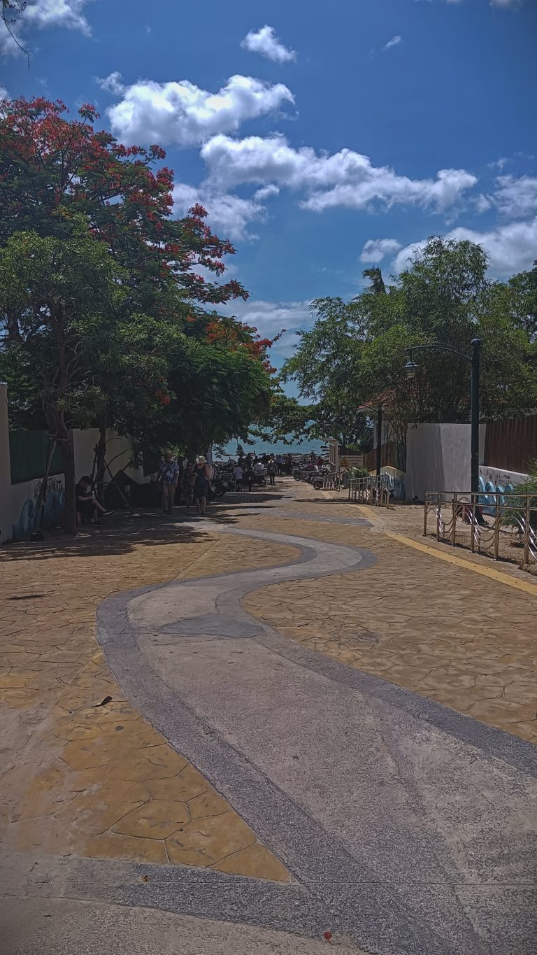 Street photo in Prachuap Khiri Khan, Thailand by pam pam