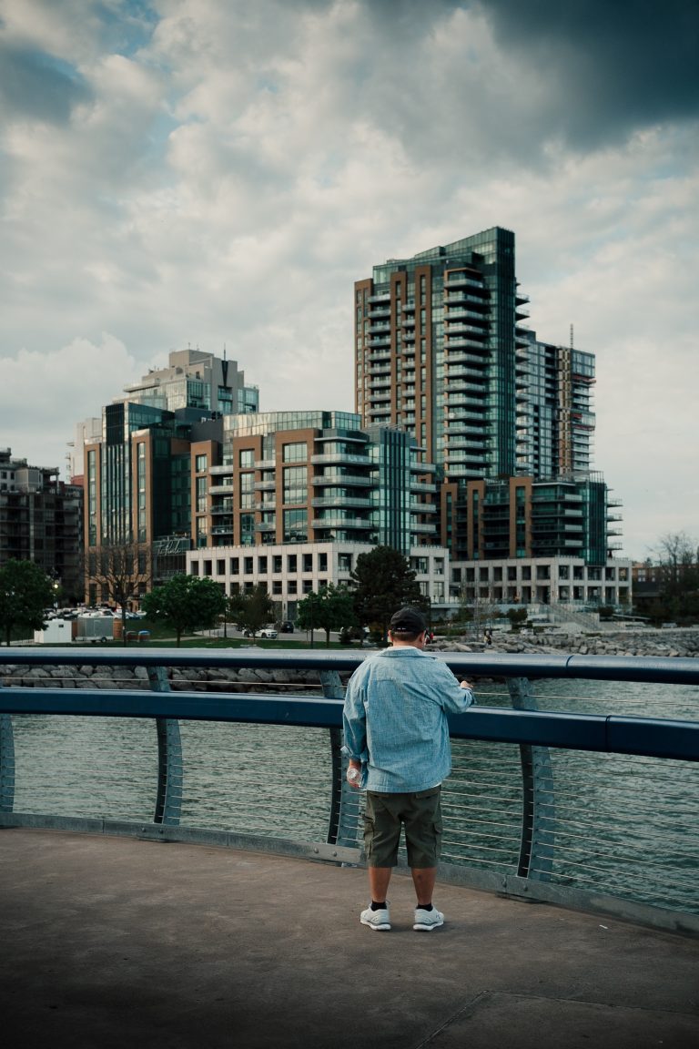 Street photo in Burlington, Canada by Jay Feenstra