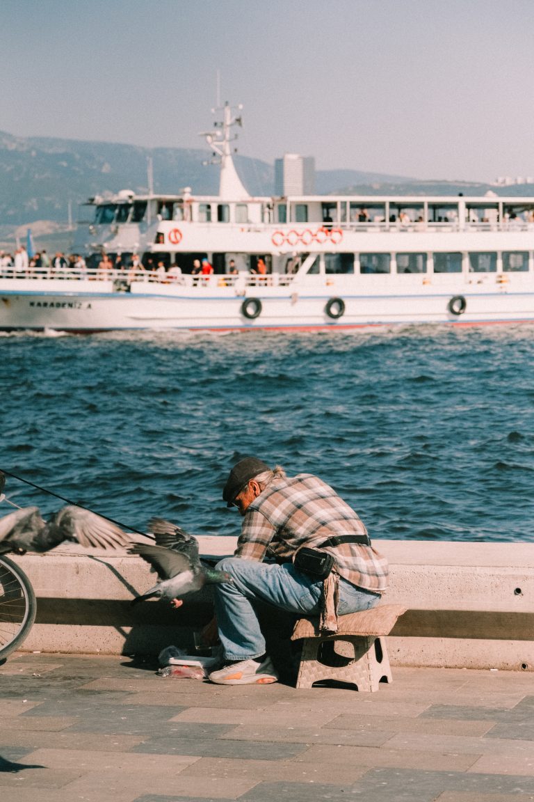 Street photo in İzmir, Turkey by Umut Karabulut
