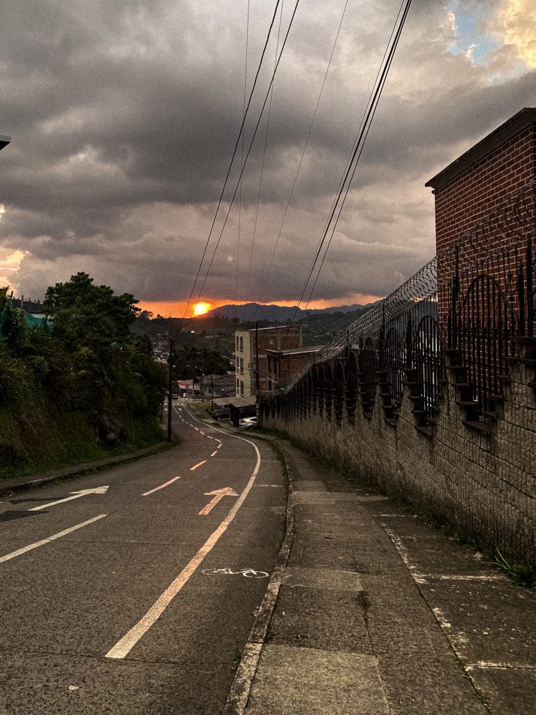 Street photo in Cl, Colombia by Diego Aristizabal