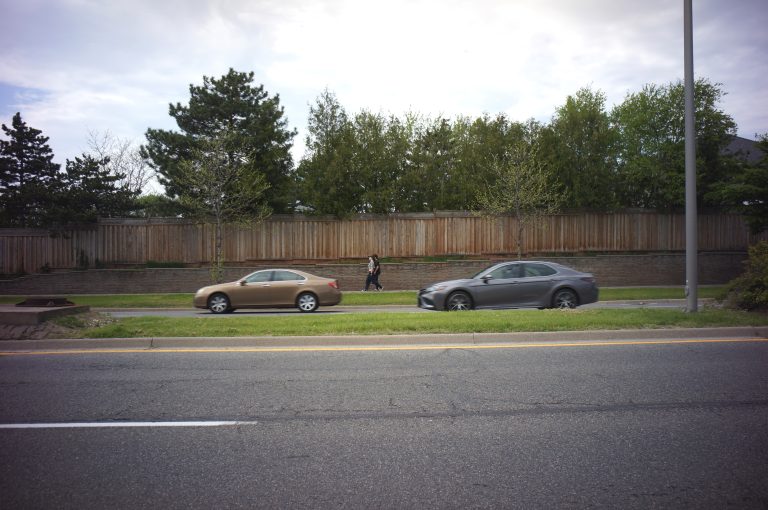 Street photo in Oakville, Canada by Orlando Dasilva