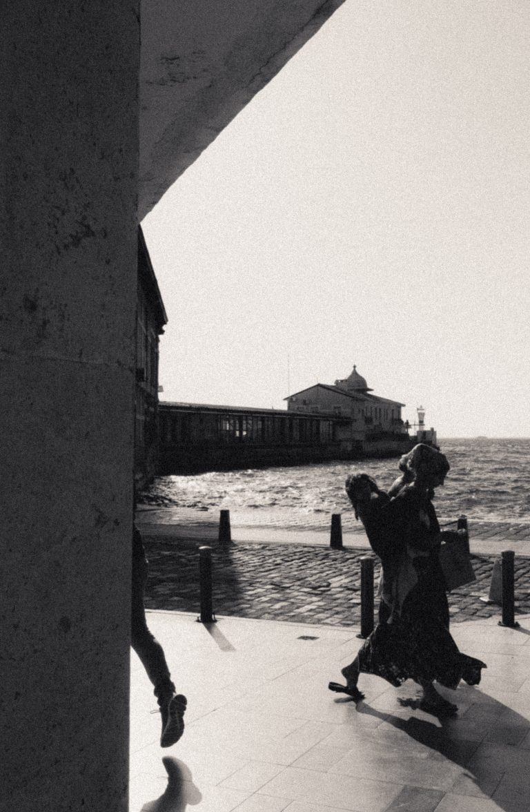 Street photo in İzmir, Turkey by Umut Karabulut