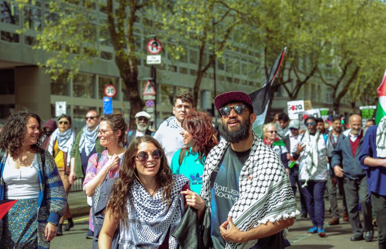 Street photo in London, United Kingdom by Liberty McAuley
