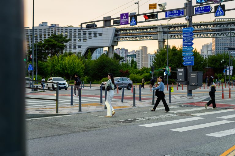 Street photo in Sejong, South Korea by Jvak Cheon