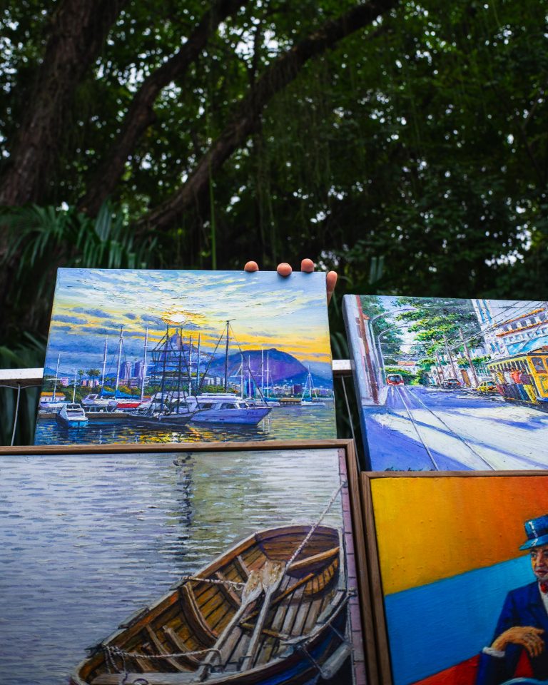 Street photo in Niterói, Brazil by Fernando Nakayama
