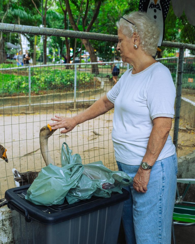 Street photo in Niterói, Brazil by Fernando Nakayama