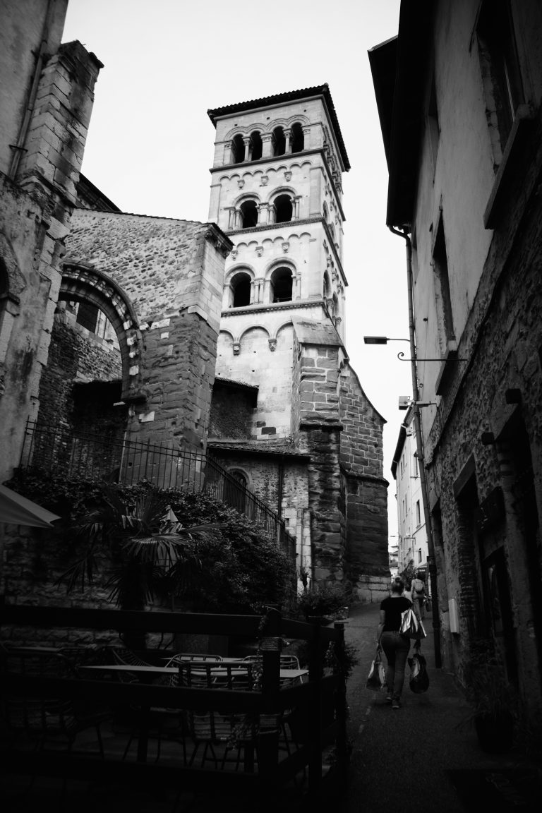 Street photo in Vienne, France by Jef 📷🍀