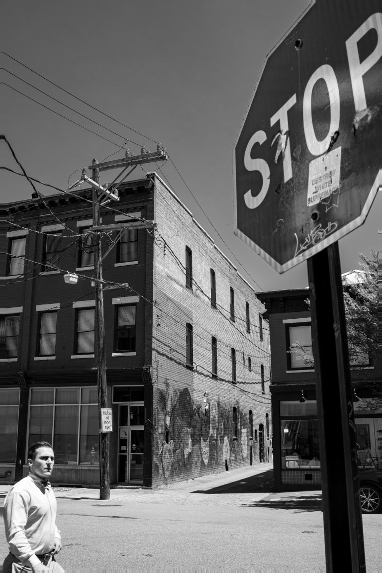 Street photo in Richmond, United States by Leo Crespo