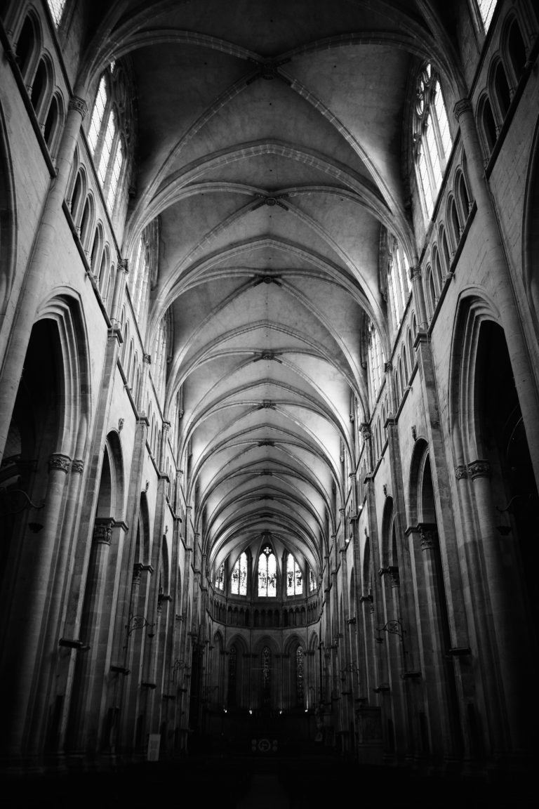 Street photo in Vienne, France by Jef 📷🍀